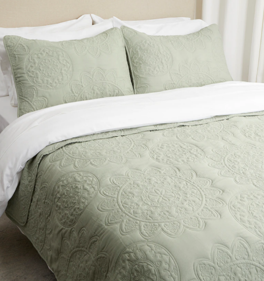 Homesuite Essentials Medallion Matelasse Quilt Set, Queen