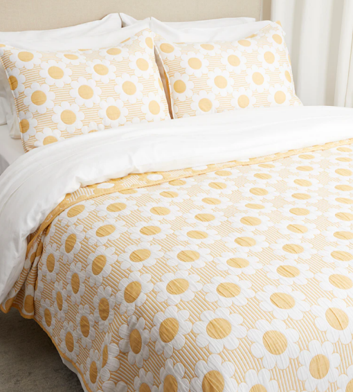 HomeSuite Essentials Cotton Blend Daisy Matelasse Quilt Set, Queen, goldish yellow