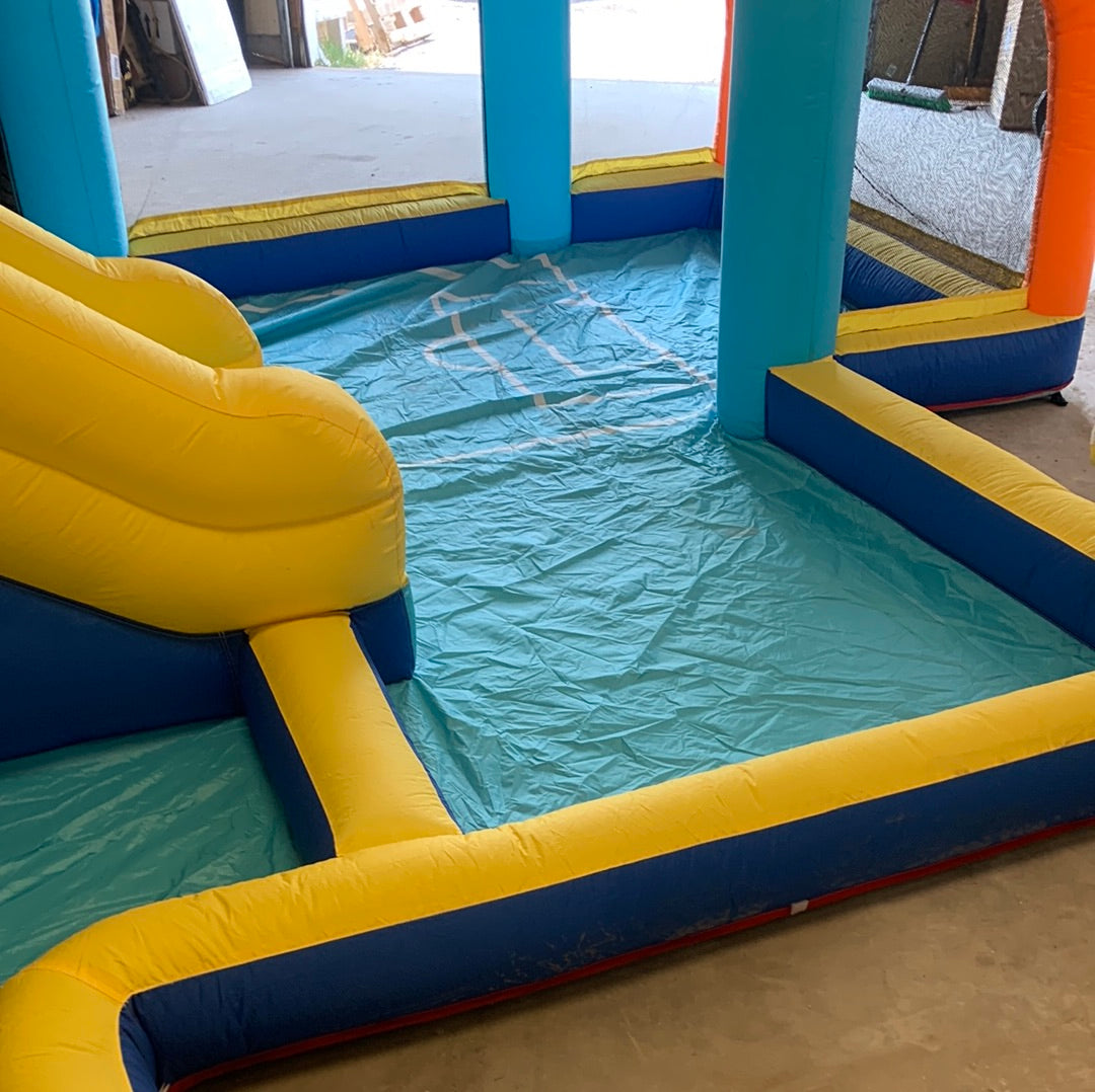 Bounce house, Customer Return, Dirty, Tested, blower not included, please see images