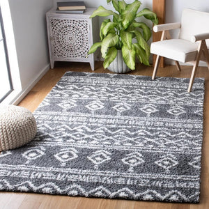 Mackey Southwestern Area Rug in Ivory/Grey